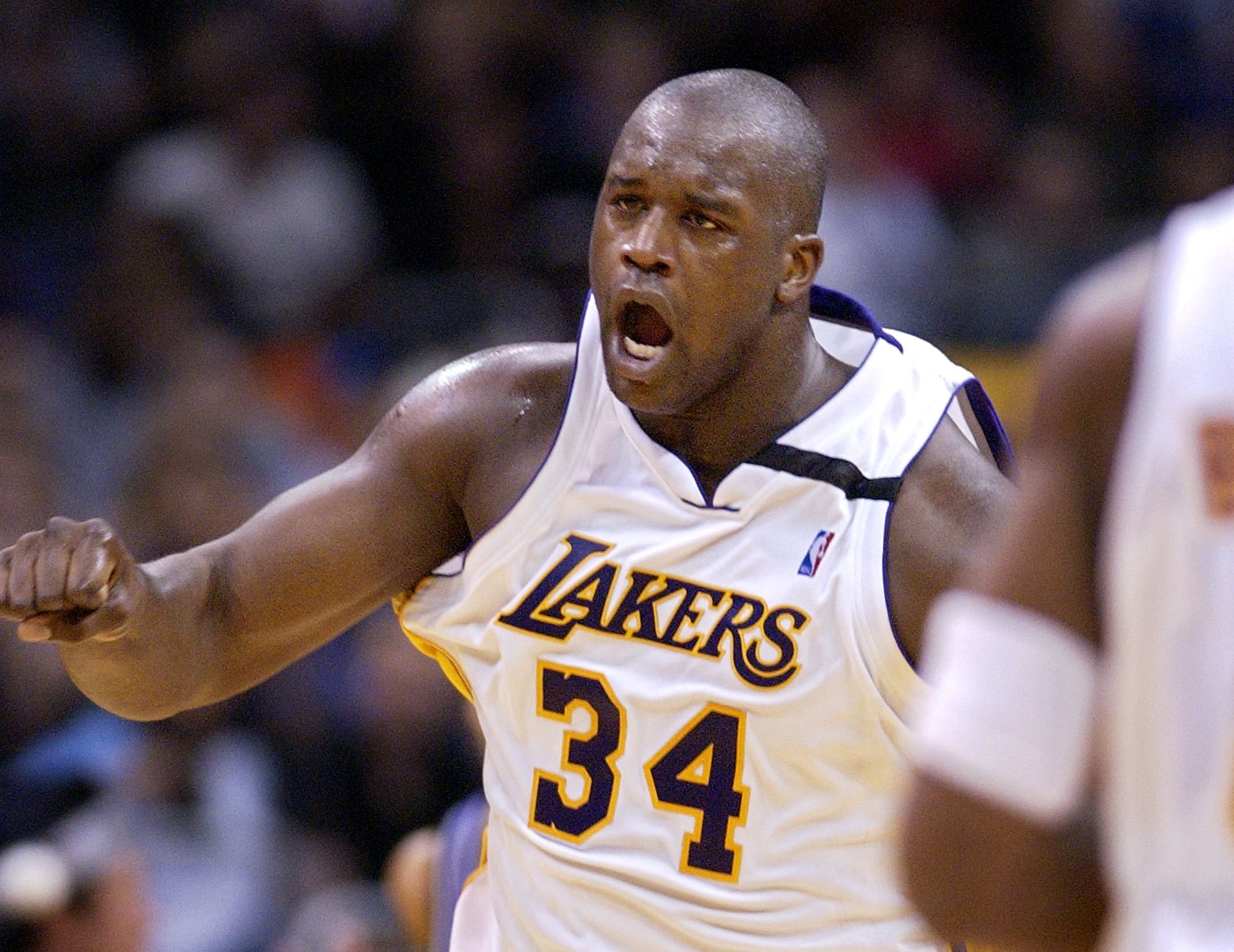 替补火力充足！凯尔登·约翰逊半场6中5高效拿下13分6板1断（板凳火力十足！凯尔登·约翰逊半场6投5中高效砍下13分6篮板1抢断）