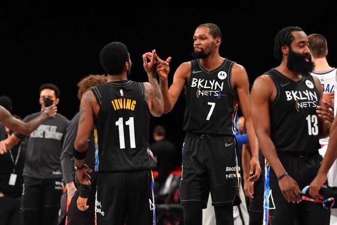 今晚会上吗？记者：姆巴佩赛前没和其他替补球员一起热身（今晚会出场吗？记者称姆巴佩赛前未与其他替补共同热身）