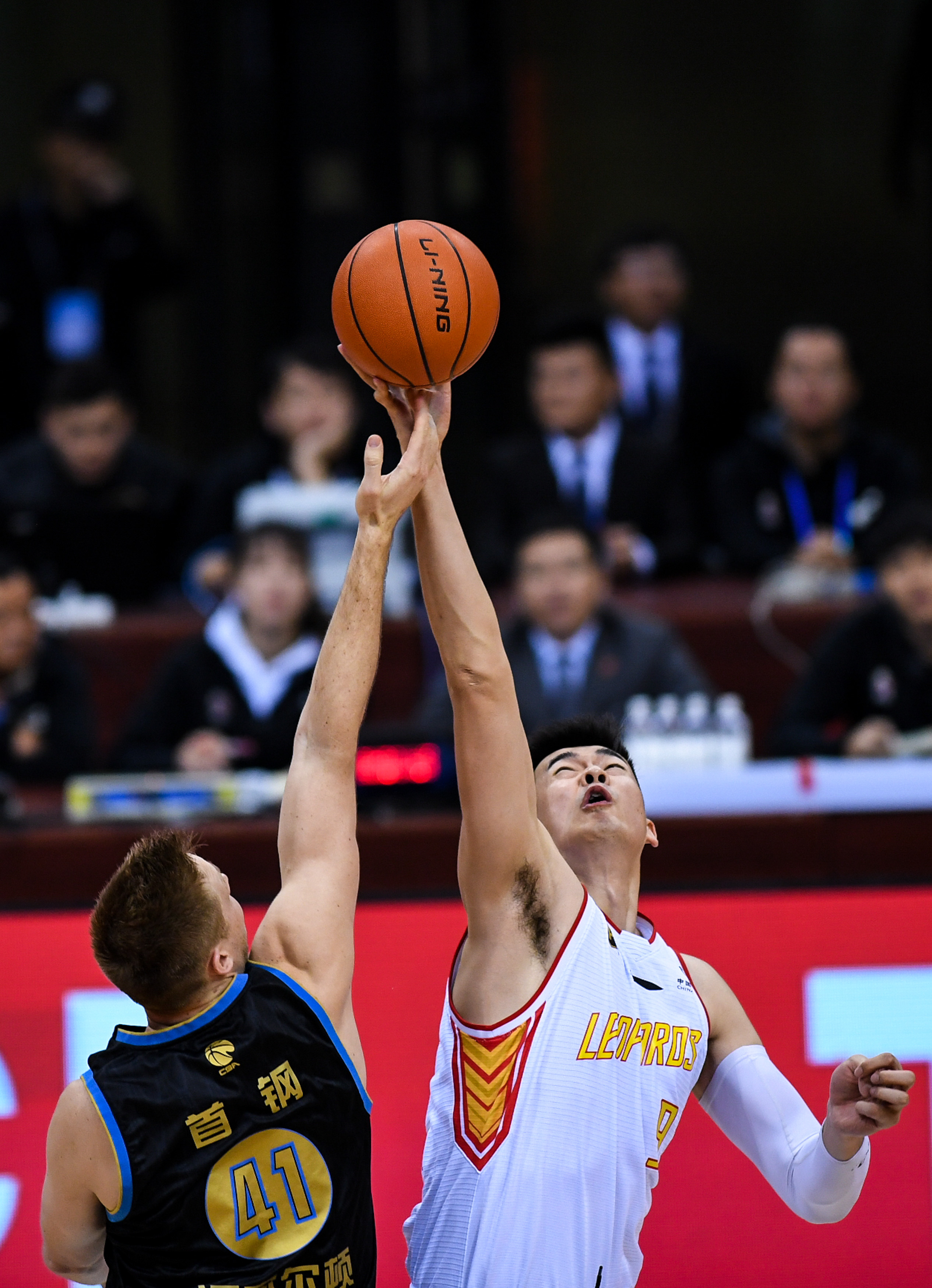 亚泰小将景泊羲完成中超首秀，月初曾说自己的梦想是中超首发（亚泰新星景泊羲迎来中超处子秀，月初坦言梦想是中超首发）