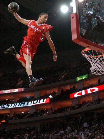 NBA战报：波尔津吉斯29分7板，老鹰115-98轻取鹈鹕（NBA快讯：波尔津吉斯29+7发威，老鹰115-98击退鹈鹕）