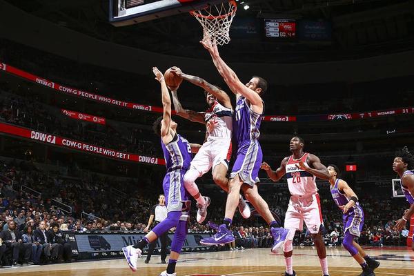 鹈鹕战太阳伤病报告：琼斯缺阵&普尔出战成疑，太阳两将缺席（鹈鹕对太阳伤情更新：琼斯无缘登场、普尔成疑，太阳两人缺阵）