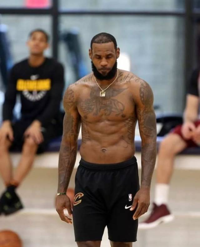 巴西大名单：维尼修斯领衔，法比尼奥、罗克回归，内马尔无缘（巴西新一期大名单出炉：维尼修斯压阵，法比尼奥与罗克回归，内马尔落选）