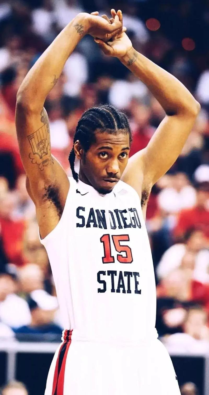 詹姆斯生涯第11次单节至少5失误，上次还是在2010年（詹姆斯再度单节5+失误，生涯第11次，上一次发生在2010年）