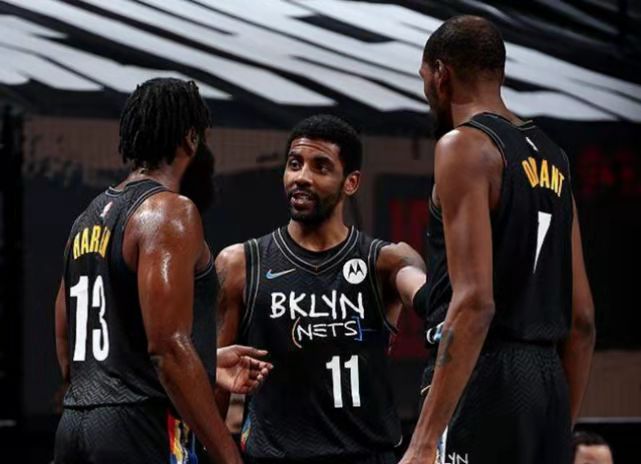 官方：孔蒂当选2025意足球盛典最佳教练，那不勒斯最佳俱乐部（2025意大利足球盛典：孔蒂荣膺最佳教练，那不勒斯获评最佳俱乐部）