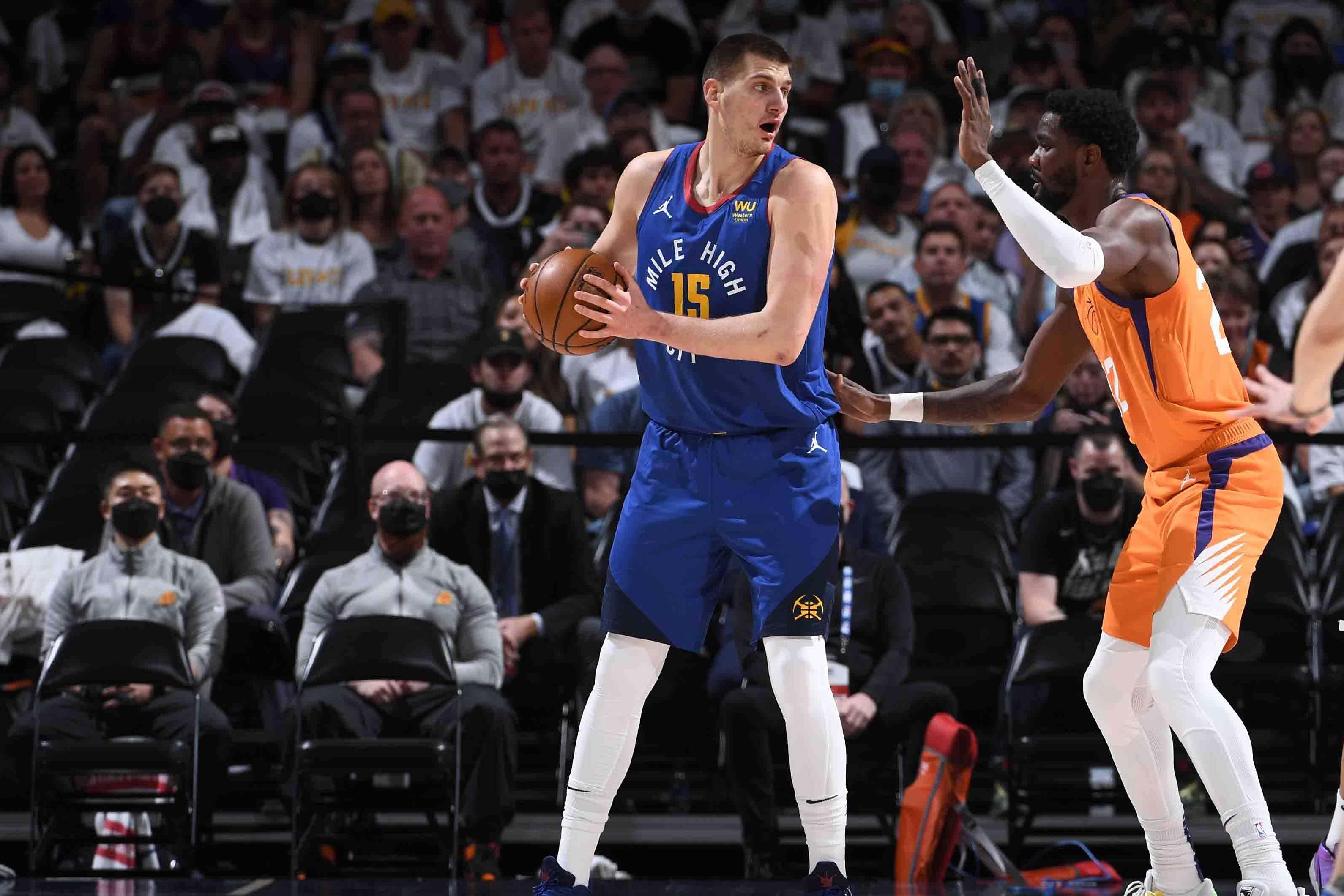 邮报：奥纳纳和埃托奥长期有矛盾；姆伯莫预计是喀麦隆新队长（邮报：奥纳纳与埃托奥矛盾由来已久，姆伯莫有望出任喀麦隆新队长）