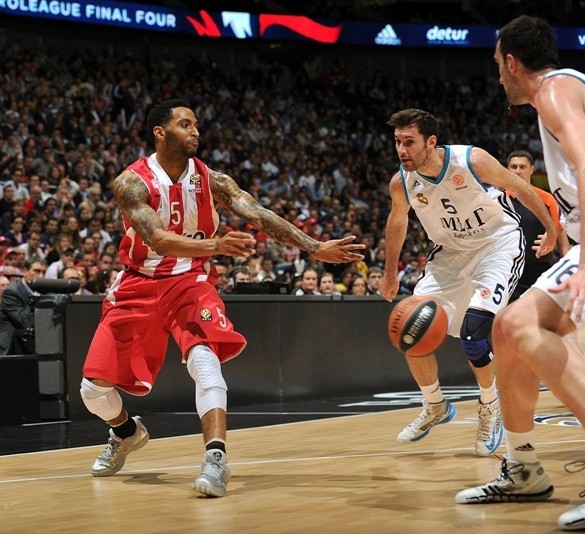 美记：独行侠本赛季仍想保持竞争力，并不急于交易浓眉（美媒：独行侠本季优先保持竞争力，暂不急于交易安东尼·戴维斯）