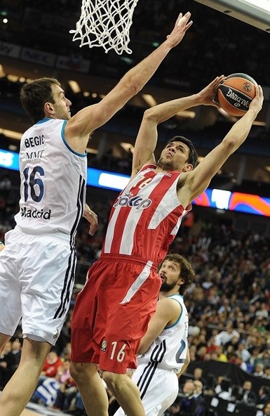 亚历山大造犯规的艺术：巧妙利用规则（亚历山大制造犯规的门道：精妙运用规则）