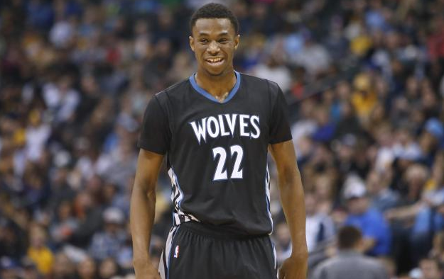 半场战报：都灵1-1科莫，弗拉希奇点射，阿达伊建功（半场比分：都灵1-1科莫，弗拉希奇点球命中，阿达伊破门）