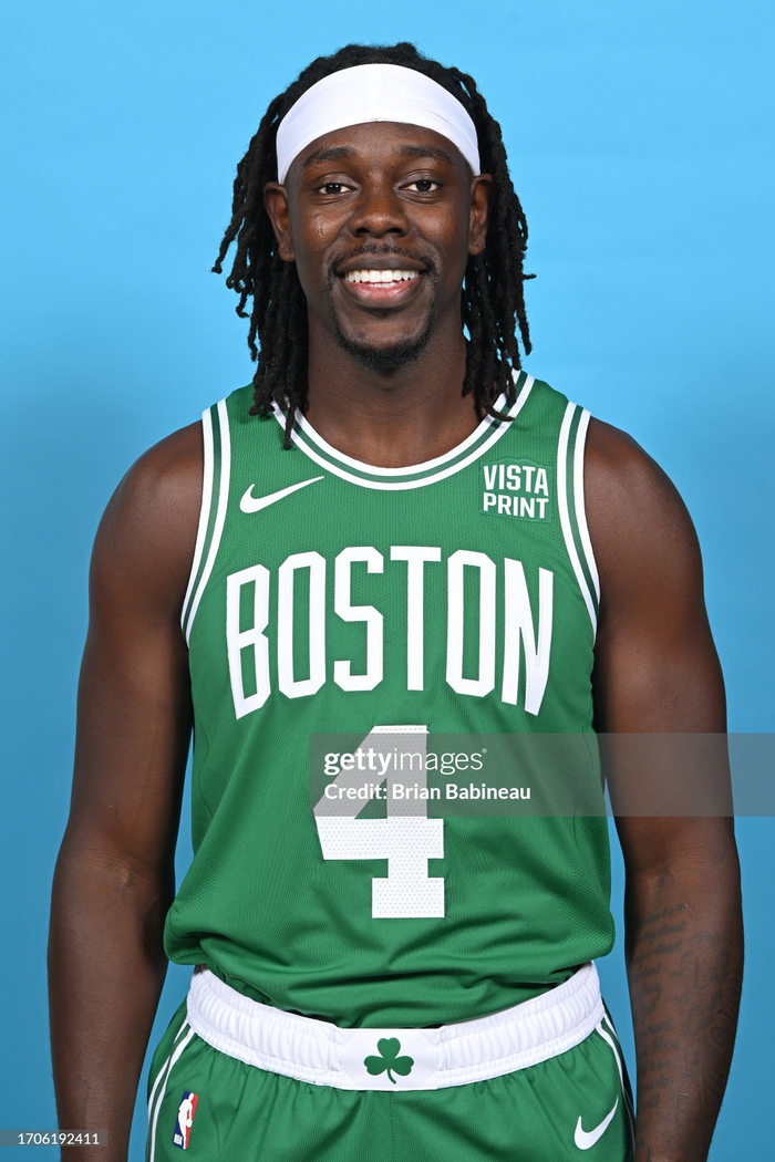 红魔内战？苏格兰丹麦生死战，3名曼联背景球员破门闪耀全场（红魔同室操戈？苏格兰对阵丹麦生死局，三位曼联背景球员先后破门抢尽风头）