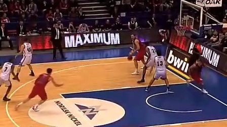 CBA：新疆队再下一城 客场击败青岛（CBA：新疆客场力克青岛 再添一胜）