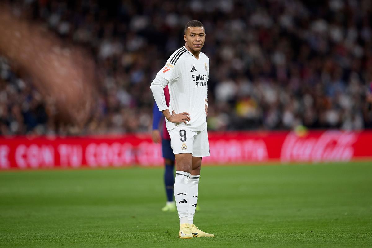 浪费感情！约基奇精准四分卫长传到位 卡梅隆·约翰逊上空篮不进（妙传成空！约基奇四分卫式精准长传送到位，卡梅隆·约翰逊上空篮不进）