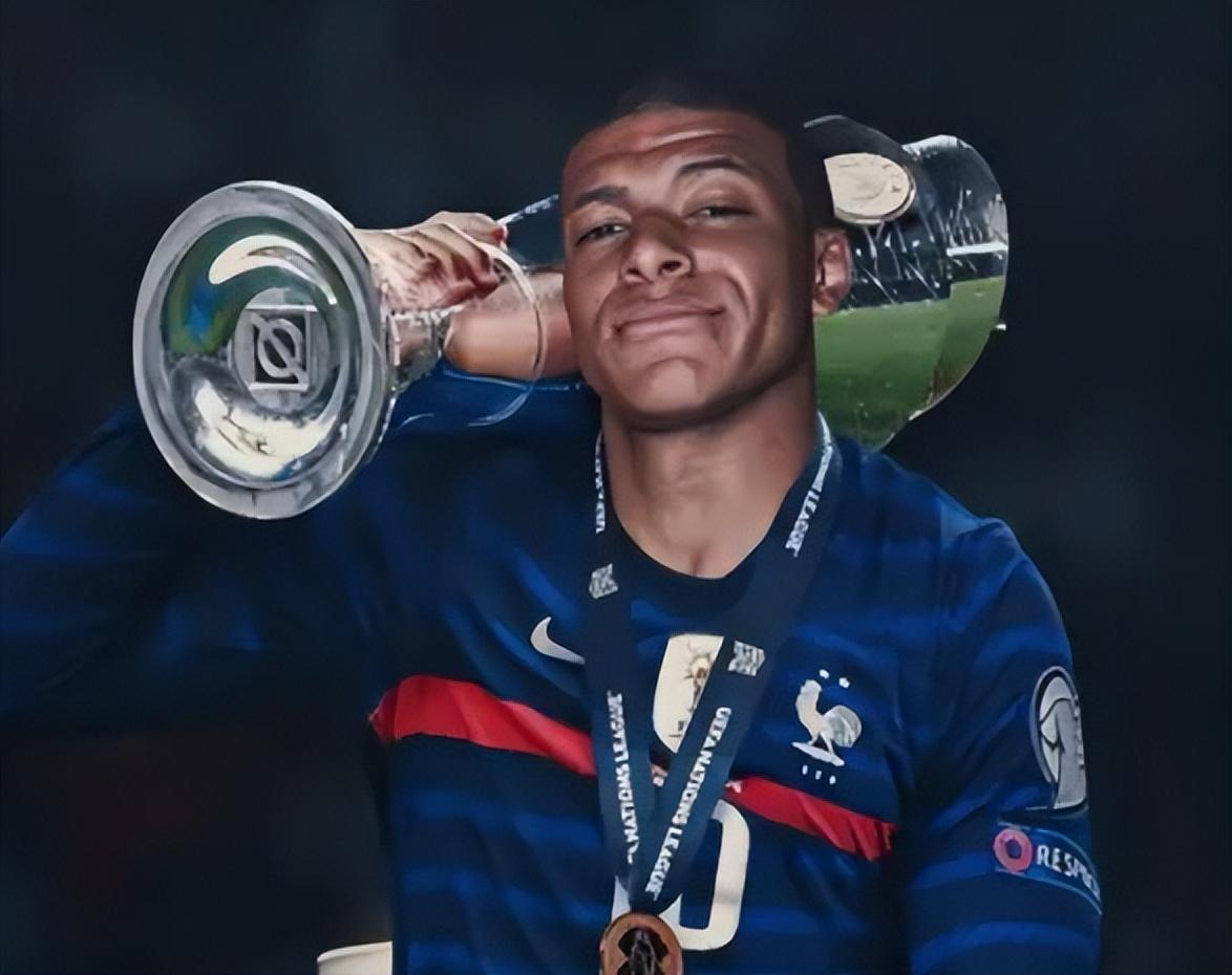 五人制足球速度与配合技巧解析（五人制足球中的速度运用与团队配合要诀）