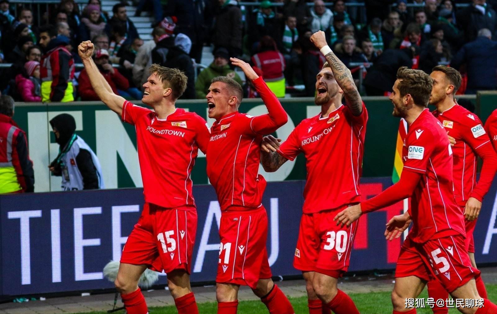 7战4胜2平1负，埃迪-豪上任后纽卡在联赛中只输给曼联1次（埃迪-豪上任后，纽卡联赛对曼联仅负一场：近7战4胜2平1负）