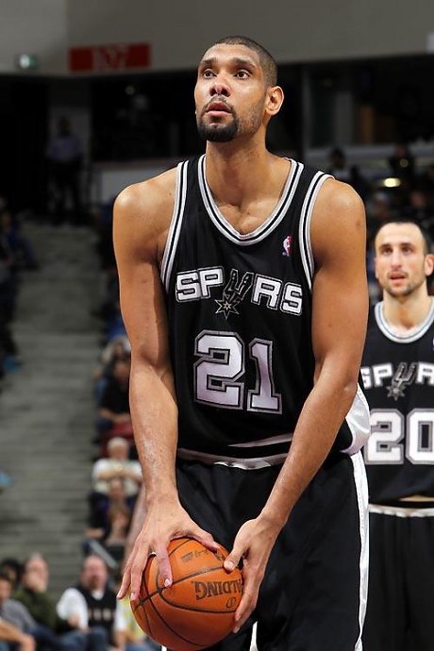 巴图姆踩线发球！卢：对手贴身防祖巴茨 我们也没有及时回去接应（巴图姆界外球踩线酿错，泰伦-卢：对手紧贴祖巴茨，我们回接太慢）