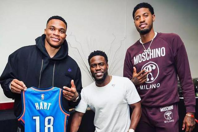 RMC：多纳鲁马正在被巴黎逼向离队边缘，他已知晓自己的处境（RMC：巴黎将多纳鲁马逼至离队边缘，球员已清楚自身处境）