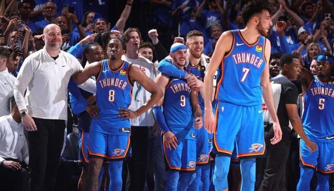 绿帽哥：阿莫林将在下赛季离开，格拉斯纳希望执教曼联（报道：阿莫林下赛季将离队，格拉斯纳有意执教曼联）