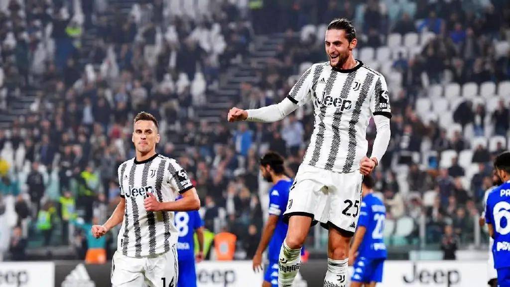 老鹰主帅谈争议犯规：是科比·怀特先抓住里萨谢胳膊顺势倒地（老鹰主帅解读争议犯规：科比·怀特先拉住里萨谢手臂并借势倒地）