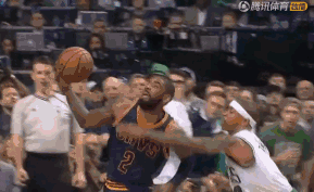 还在啃老！老詹拼尽全力持球连攻6回合 高难拉杆+暴扣打停火箭（老詹火力全开：连持球强攻6回合，高难拉杆+暴扣逼停火箭）