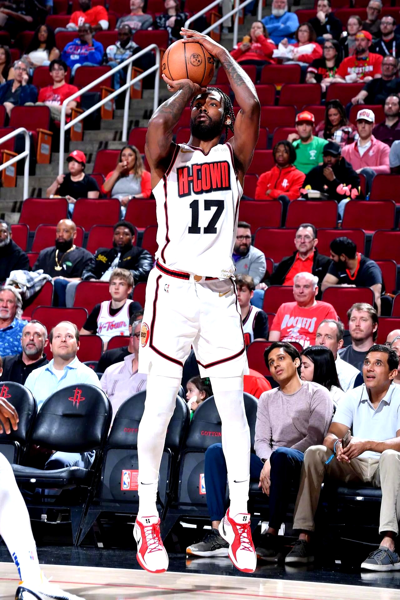 媒体人：曾凡博的手续还没有完成，今晚对阵新疆仍无法出战（媒体人称曾凡博手续未办妥，今晚对阵新疆仍无法出战）