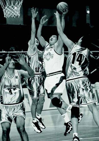 中超转会市场：广州队签下外援,（中超转会动态：广州队引进新外援）