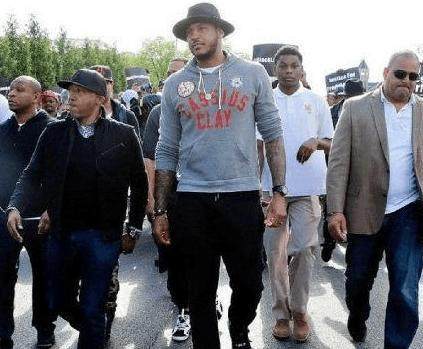 罗宾逊状态火热，三分线外精准命中（罗宾逊手感爆棚，外线三分弹无虚发）