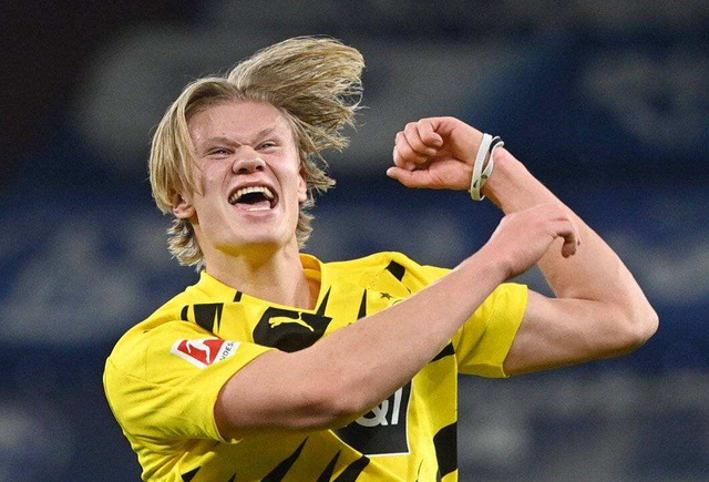 上海足协祝贺海港三连冠：上海足球史上已留下你们浓重的一笔（上海足协向海港致贺三连冠：你们已在上海足球史写下浓墨重彩的一页）