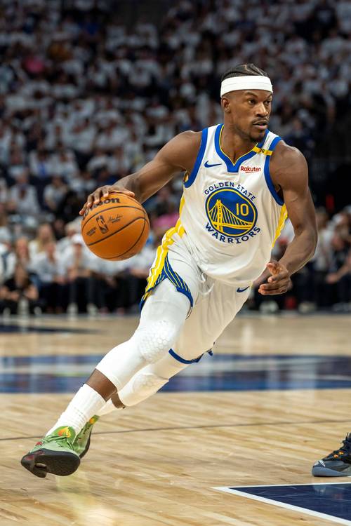 圣诞收官战回顾：一场精彩绝伦的篮球盛宴（圣诞压轴之战回顾：一场热血沸腾的篮球盛宴）