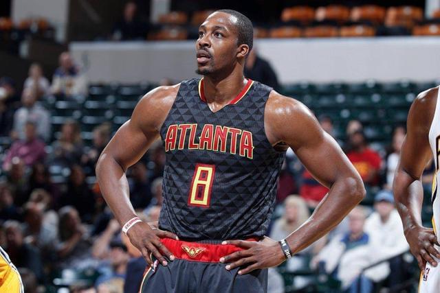 穿鞋致敬克莱？库里打趣：我只是碰巧翻到他的鞋 一试正好合我脚（穿克莱鞋算致敬？库里调侃：随手翻到他的鞋，试穿竟刚好合脚）