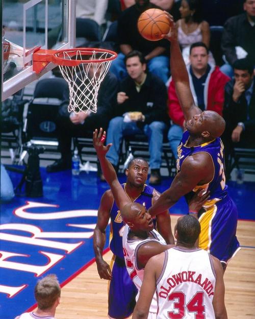 半场战报：马竞2-0皇家奥维耶多，瑟洛特梅开二度（半场快讯：马竞2-0领先皇家奥维耶多，瑟洛特双响）