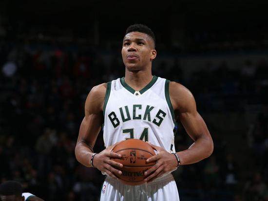 日职联半场：双方门将发挥神勇，福冈黄蜂0-0大阪钢巴（日职联半场战报：两队门神高接低挡，福冈黄蜂0-0大阪钢巴）