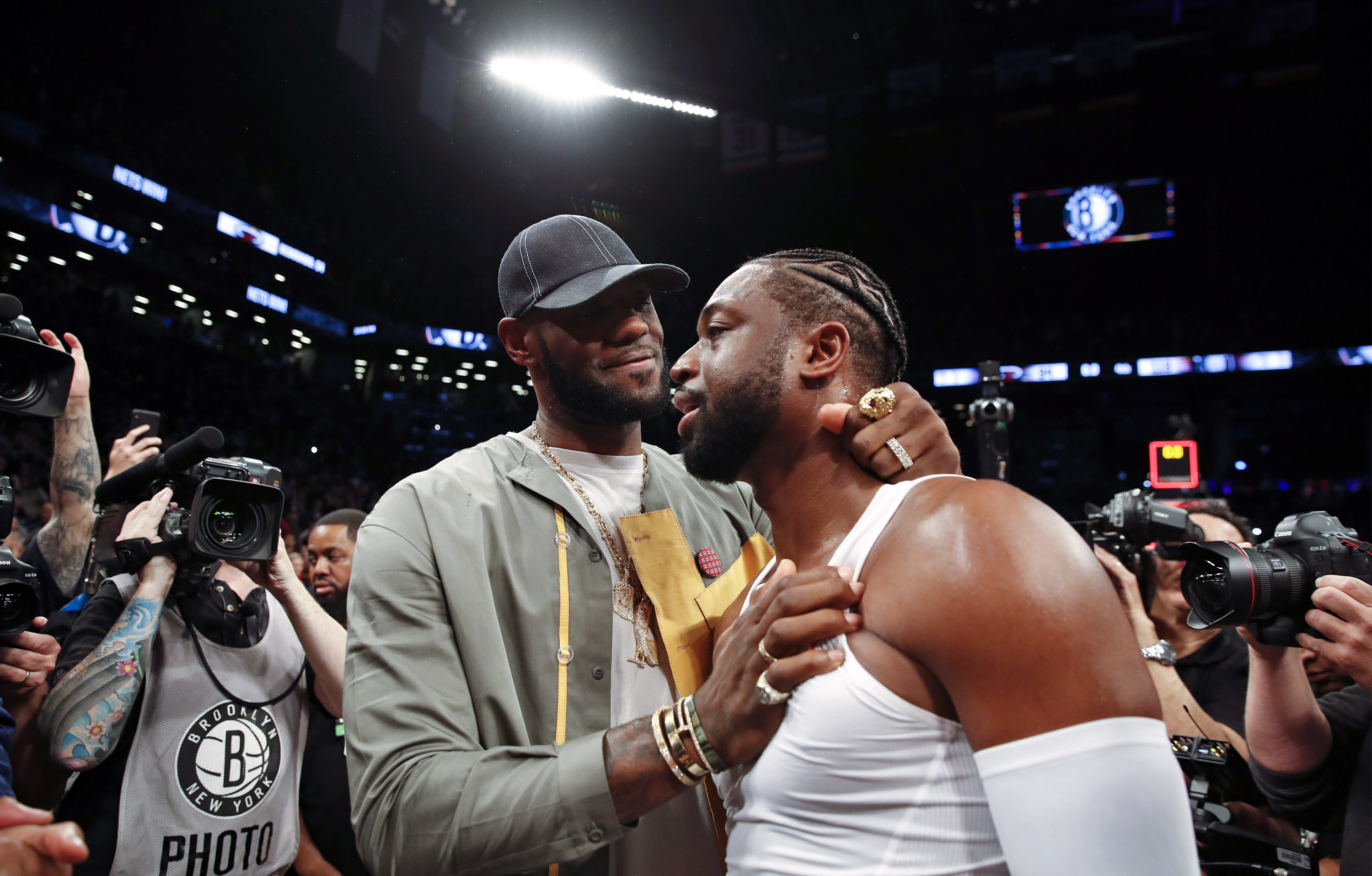 世体：为保证巴萨锋线始终保持状态，费兰与莱万将交替首发（世体：巴萨为保持锋线活力，费兰与莱万将轮换先发）