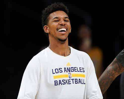 英格拉姆全场高效表现，独木难支却彰显个人实力（英格拉姆高效一战，孤军奋战更显个人硬实力）