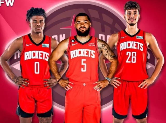 托尼：前锋不应在无意义的跑动上浪费精力，而是更专注于进球（托尼：前锋要减少无效跑动，把精力用在破门得分上）