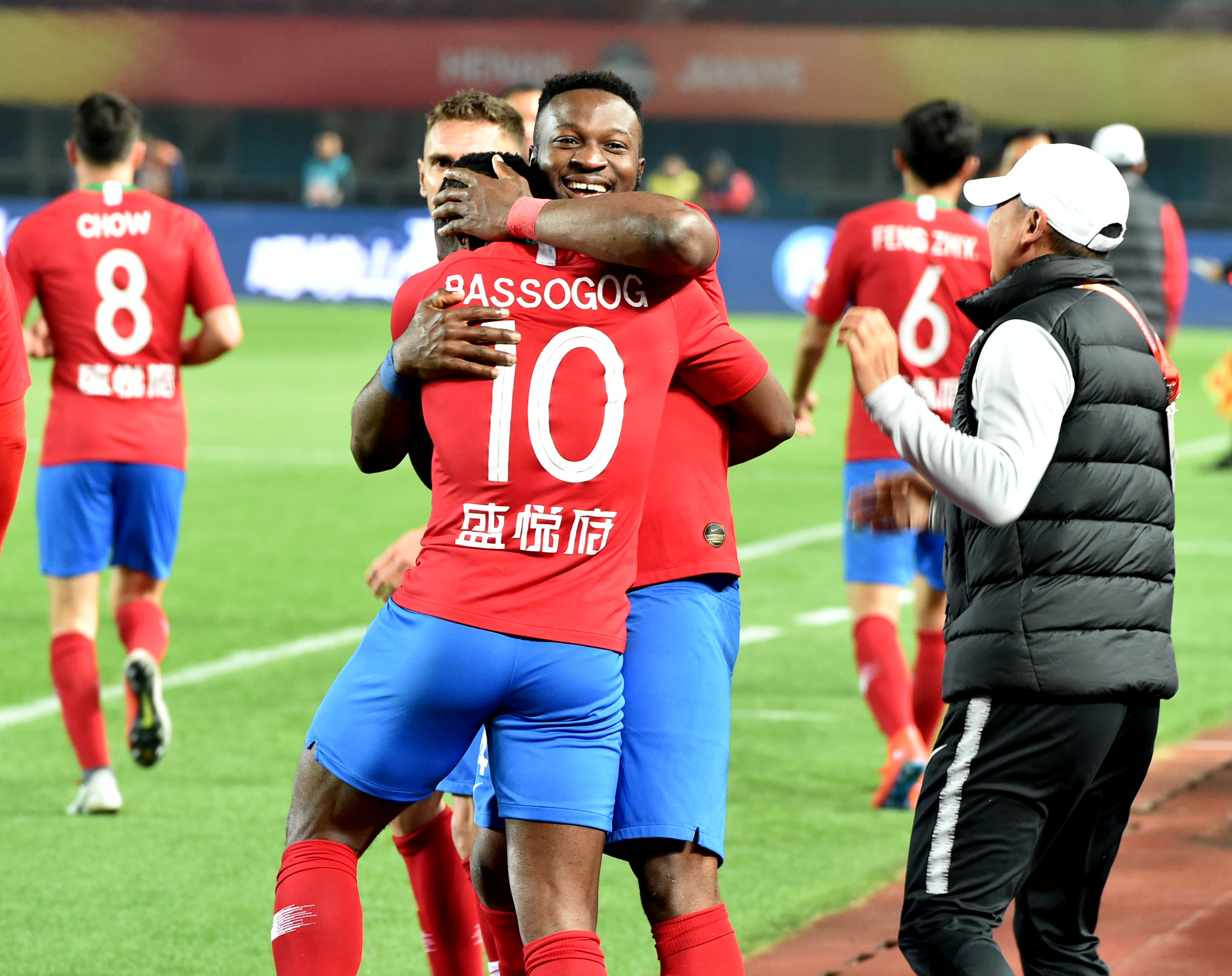 如此巴萨，怎能不爱？亚马尔助攻梅开二度，莱万攻入首球（怎能不爱这支巴萨？亚马尔两次助攻，莱万收获首球）