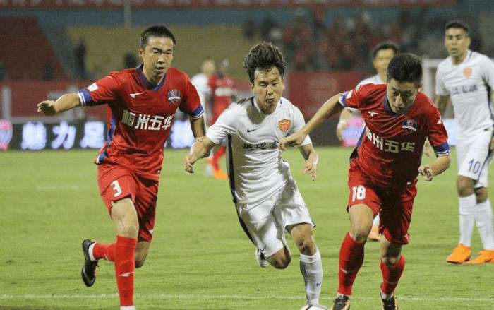 B费：不会因C罗在场束手束脚；我在内维斯身上看到自己影子（B费：C罗在场不影响我发挥；在内维斯身上看到自己的影子）