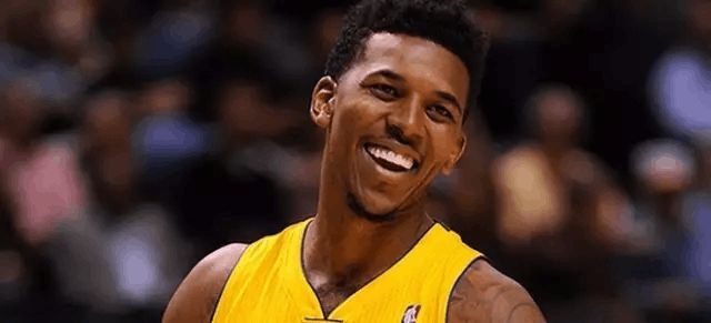 诺伊尔：补时进2球让大家松一口气，是否续约明年3月再考虑（诺伊尔：伤停补时连进两球缓解压力，续约事宜暂定明年3月再议）